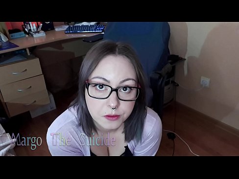 ❤️ Sexy meisje met bril zuigt Dildo diep op camera ❤️❌ Homemade porno at us